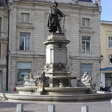 Budget Appart Avec Parking Au Centre-ville Charleville-Mézières